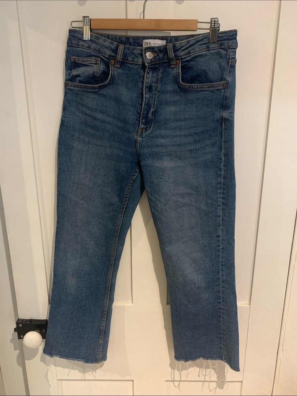 Zara Men Straight-Leg Denim Jeans — Medium Blue Wash